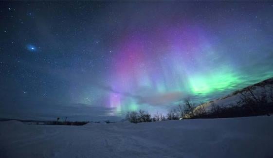 Northern lights may be visible as far south as Illinois, Oregon tonight