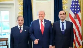 Trump lauds PM Shehbaz, CDF Munir following Hormuz reopening