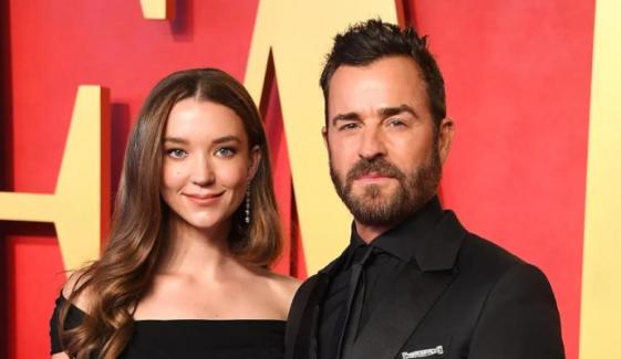 Justin Theroux, Nicole Brydon Bloom welcome baby boy, share sweet first snaps
