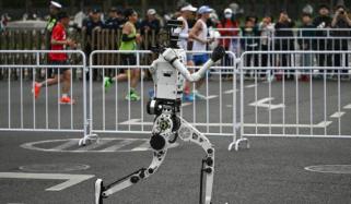 Humanoid robot outpaces human half marathon world record in Beijing