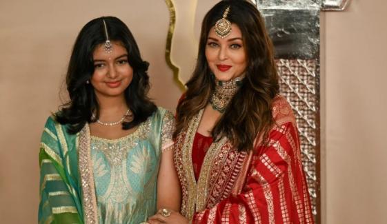 Aishwarya Rai stuns daughter Aaradhya Bachchan at airport after rare family snap