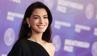 Anne Hathaway drops special clip after receiving big surprise at ‘TDWP 2’ premiere