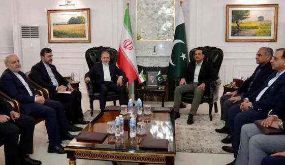 Iran’s FM lauds mediation efforts by Pakistan’s army commander after meeting