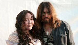 Noah Cyrus surprises fans with Billy Ray Cyrus duet at Stagecoach festival