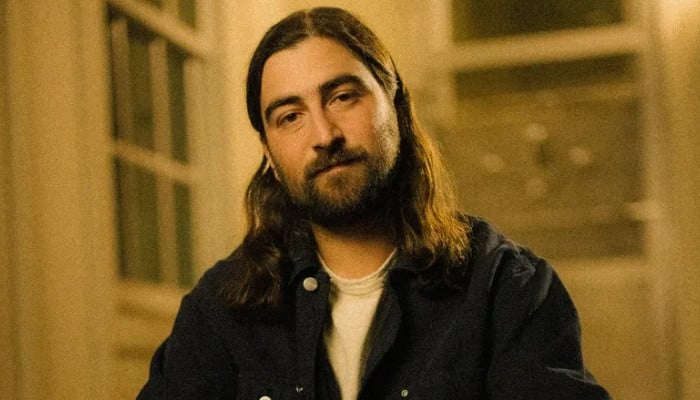 Noah Kahan channels his 'Hannah Montana' mode when not working