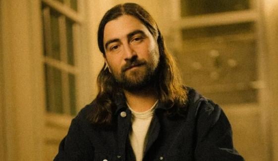 Noah Kahan channels his 'Hannah Montana' mode when not working