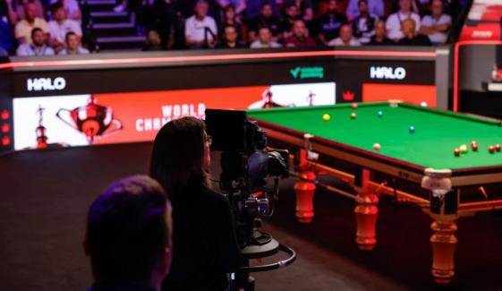 World Snooker Championship chaos: Power outage and ‘loud crash’ disrupt semi-final