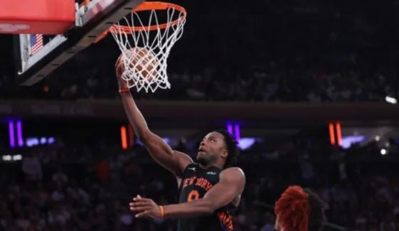 OG Anunoby injury update: Knicks star exits Game 2 vs. 76ers late