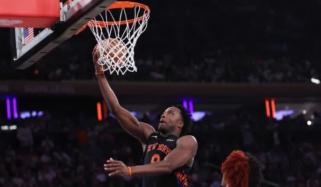 OG Anunoby injury update: Knicks star exits Game 2 vs. 76ers late