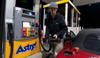 US gas prices remain above $4.50 per gallon despite slight decline