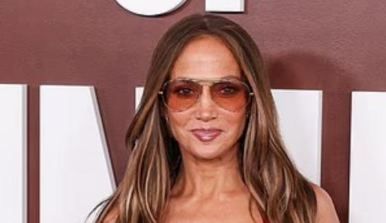 Jennifer Lopez joins star-packed night at 'The Roast of Kevin Hart' event 