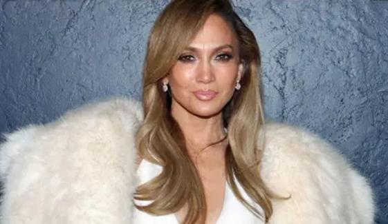 Jennifer Lopez sends fans exciting reminder after turning heads in bold look
