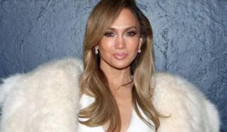 Jennifer Lopez sends fans exciting reminder after turning heads in bold look