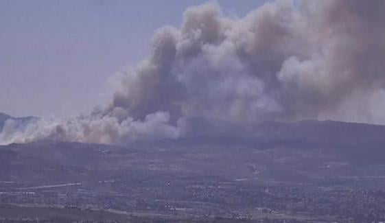 Simi Valley fire grows to over 100 acres, prompts evacuation orders
