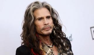 Steven Tyler charms fans with laid-back ice cream moment in hometown city
