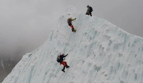 Mount Everest tragedy: Two Indian climbers die amid record 247 ascents in a day 