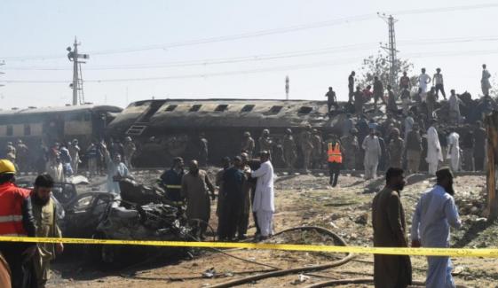 At least 24 dead in Pakistan's Quetta train bombing, separatist group claims responsibility