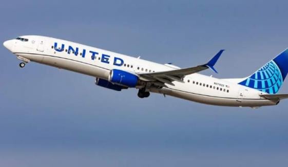 United Airlines pilot honored with water cannon salute at O’Hare on retirement