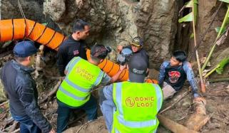 Heavy rains risk delaying search for two people missing in Laos cave