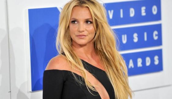 Britney Spears stuns in new hairstyle after troubling year