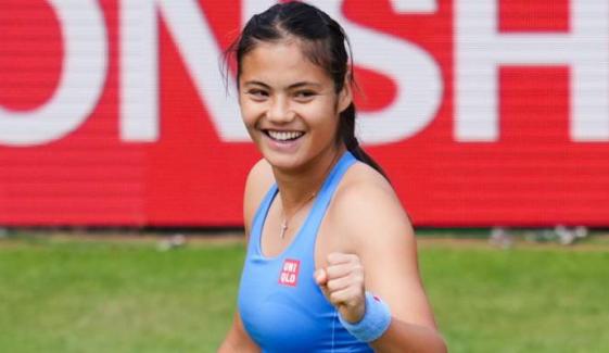 Emma Raducanu ends 3-month win drought with convincing victory at Queen’s