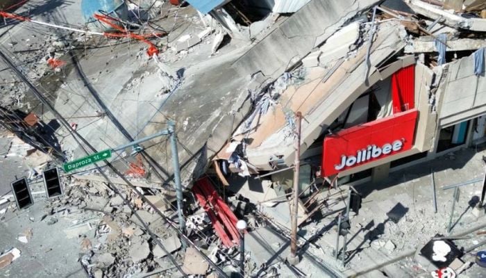 Philippines earthquake: 37 dead, 20,000 displaced after 7.8 quake