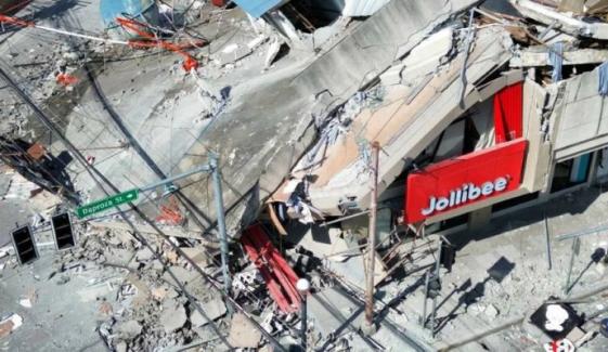 Philippines earthquake: 37 dead, 20,000 displaced after 7.8 quake