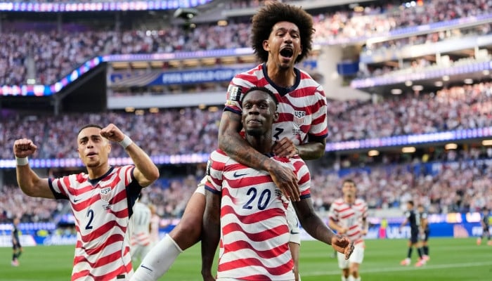 USA crushes Paraguay 4-1 in exciting World Cup Group D opener