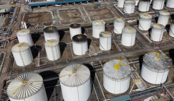 Oil prices fall as US-Iran deal targets Strait of Hormuz