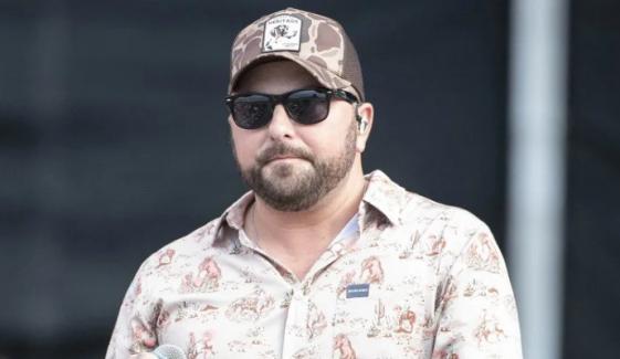 Why did Tyler Farr cancel his festival performance after farm incident? 