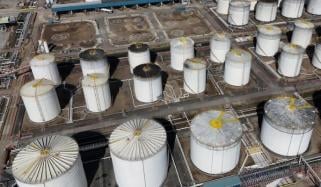 Oil prices fall as US-Iran deal targets Strait of Hormuz