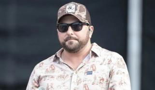 Why did Tyler Farr cancel his festival performance after farm incident? 