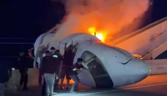 NetJets Cessna crashes on Texas highway, bystanders rush to rescue 