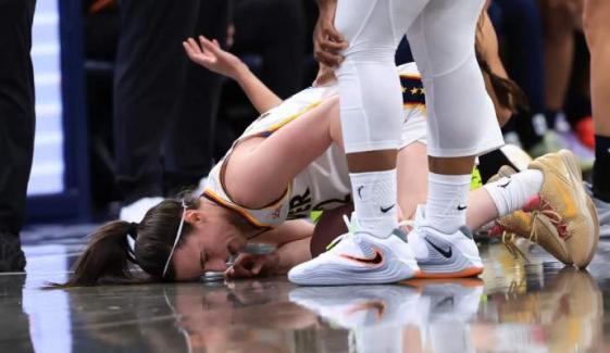 Caitlin Clark health in question after brutal injury vs Mercury, fans react 