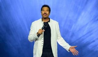 Lionel Richie breaks silence after health scare, returns to stage