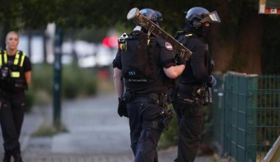 Berlin: Man holds woman hostage in supermarket, police operation underway