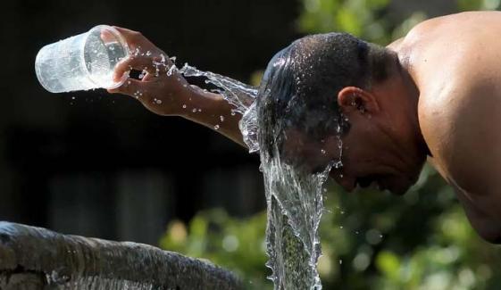 How to protect yourself from heat waves? Easy tips to stay cool