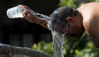 How to protect yourself from heat waves? Easy tips to stay cool