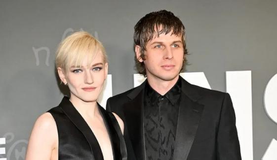 Julia Garner, Mark Foster part ways after 6 years of marriage, fans react