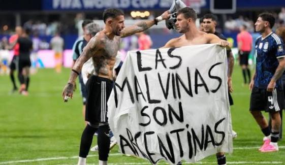 Falklands banner controversy: U.K. demands FIFA probe after England-Argentina match