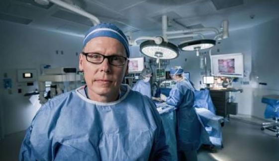 New prostate cancer treatment matches surgery effectiveness
