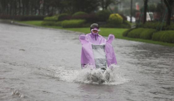 Typhoon Noul nears southern China, prompting high alerts, rail and air services halted