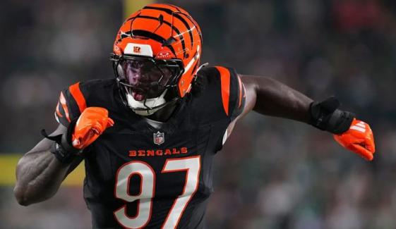 Shemar Stewart injury update: Bengals DE carted off with knee injury