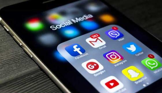 Australia passes law to make leading tech players pay for local news