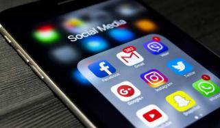 Australia passes law to make leading tech players pay for local news