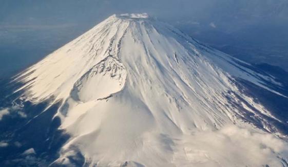 Father leaves boy alone on Mount Fuji to climb summit, receives stern warning