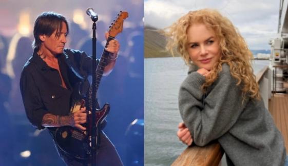 Keith Urban crouches down on stage, gives nod to Nicole Kidman amid her new romance 