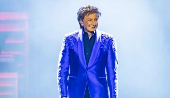 Barry Manilow scraps more concerts at last Minute as fans rally around singer