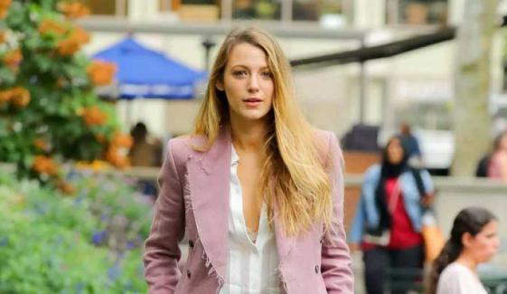 Blake Lively gives fans peek at her colorful ‘chaos candy cake’