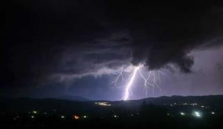 Mother, 2-year-old daughter killed by lightning strike during Florida storm